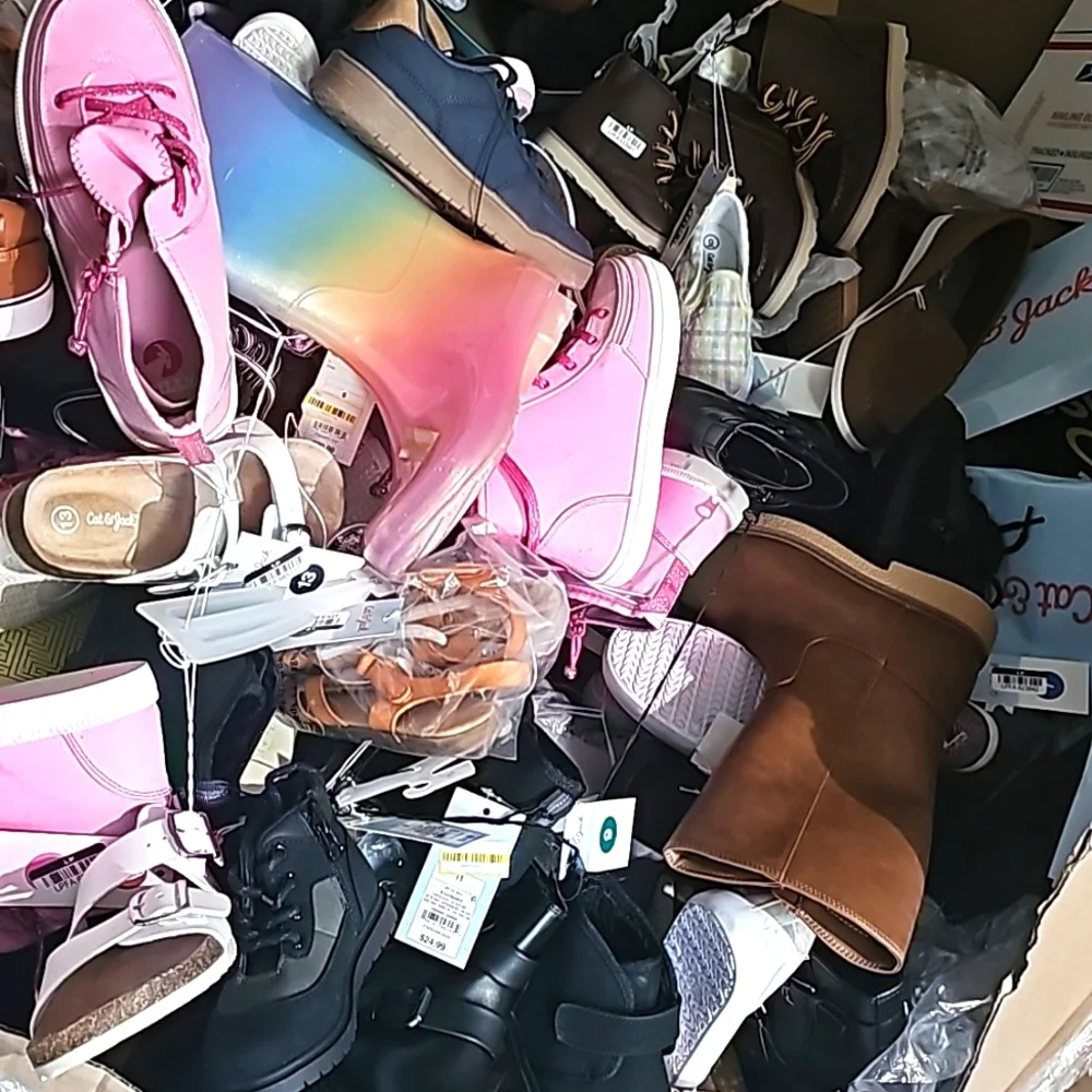 🎯LIVE LISTING TARGET KIDS SHOE PALLET 🎯 - Picture 2 of 4